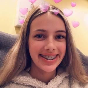 Meet your Posher, Lia